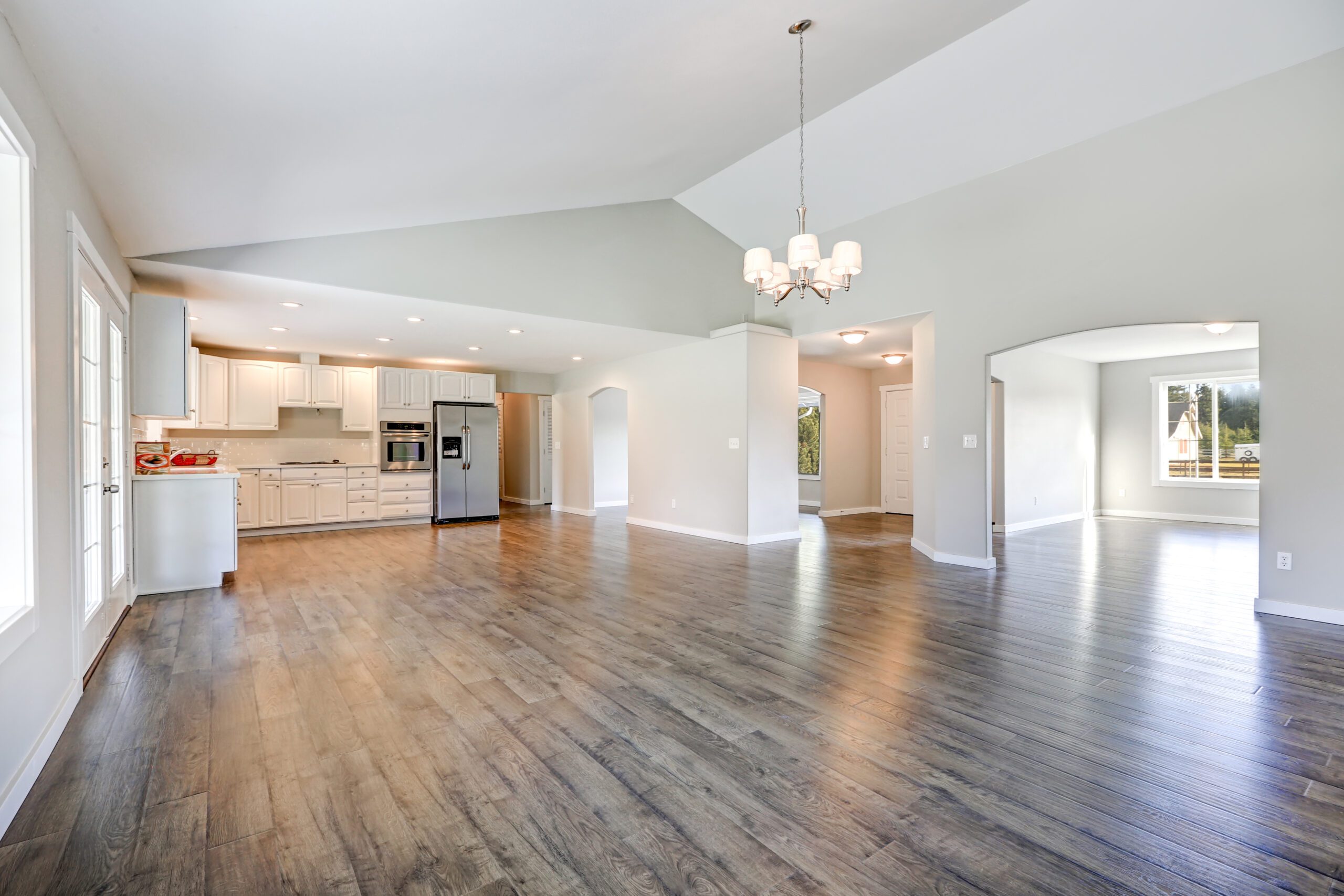 Spacious rambler home interior with vaulted ceiling Spacious rambler home interior with vaulted ceiling